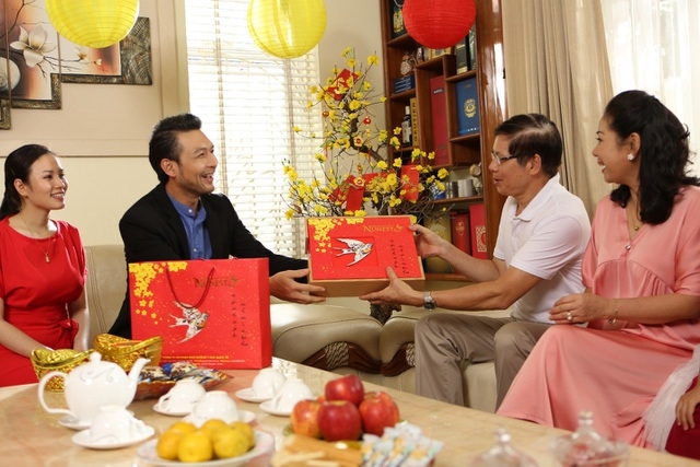 Gợi ý cách tặng quà tết 2021 cho bố mẹ vợ đúng cách