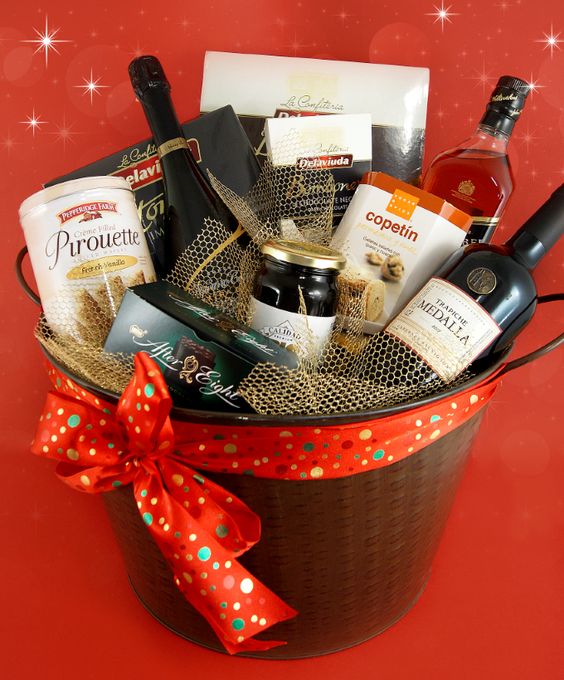 Màu đỏ là lựa chọn hàng đầu khi khách hàng chọn quà tết