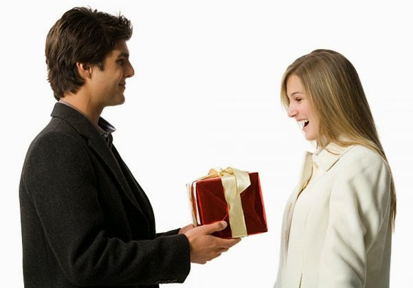 Quà tết biếu sếp và nỗi niềm dân công sở