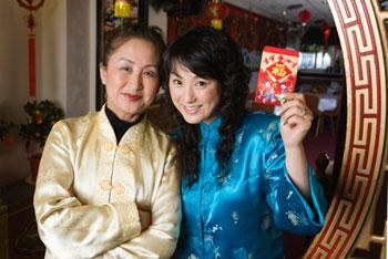 Tư vấn cho chị em lựa quà Tết cho nhà chồng